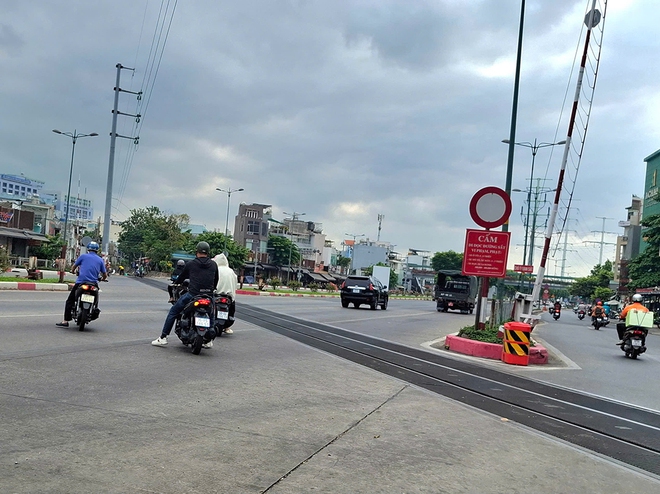 C&oacute; biển cấm vẫn vi phạm - Ảnh 2.