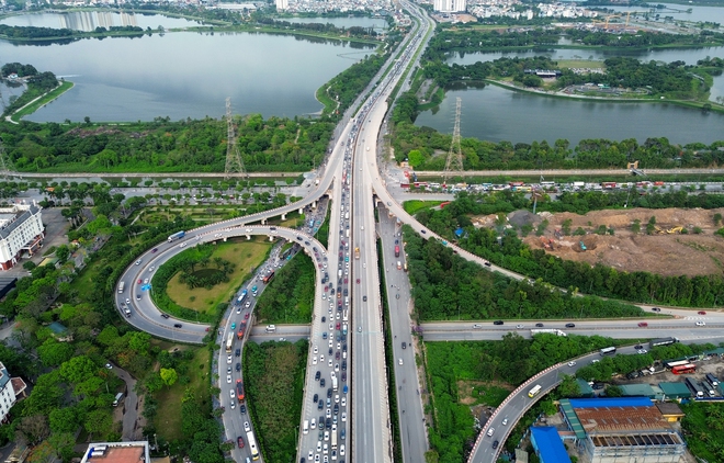CSGT ph&acirc;n l&agrave;n c&aacute;ch 40 km, cửa ng&otilde; H&agrave; Nội dễ thở ng&agrave;y cuối nghỉ lễ - Ảnh 9.