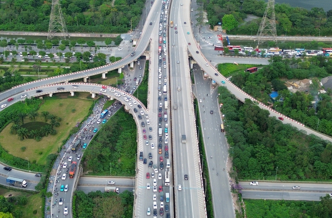 CSGT ph&acirc;n l&agrave;n c&aacute;ch 40 km, cửa ng&otilde; H&agrave; Nội dễ thở ng&agrave;y cuối nghỉ lễ - Ảnh 8.