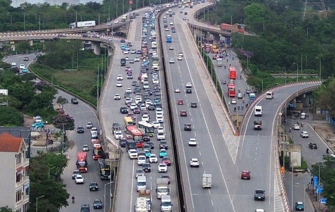 CSGT ph&acirc;n l&agrave;n c&aacute;ch 40 km, cửa ng&otilde; H&agrave; Nội dễ thở ng&agrave;y cuối nghỉ lễ - Ảnh 7.
