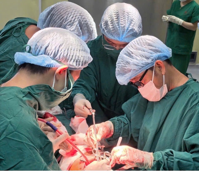 Bệnh viện Nguyễn Tri Phương cứu người đứt l&igrave;a động mạch cổ do tai nạn sinh hoạt - Ảnh 1.