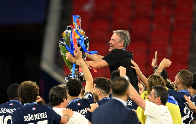 HLV Arteta nổi giận l&ocirc;i đ&igrave;nh &lsquo;Arsenal thua đau do trọng t&agrave;i&rsquo;, HLV Enrique ngưỡng mộ đối thủ nhưng quả quyết&hellip;- Ảnh 2.