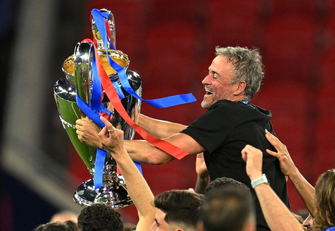 HLV Arteta nổi giận l&ocirc;i đ&igrave;nh &lsquo;Arsenal thua đau do trọng t&agrave;i&rsquo;, HLV Enrique ngưỡng mộ đối thủ nhưng quả quyết&hellip;- Ảnh 4.