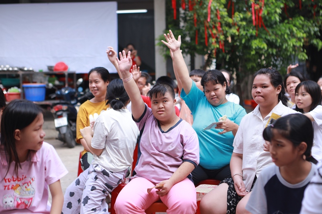 Phường An Khánh trao quà cho trẻ em cơ nhỡ nhân dịp Quốc tế thiếu nhi- Ảnh 4. Phường An Khánh trao quà cho trẻ em cơ nhỡ nhân dịp Quốc tế thiếu nhi- Ảnh 4.