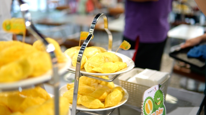Ăn thỏa th&iacute;ch buffet sầu ri&ecirc;ng ở TP.HCM: Cửa h&agrave;ng th&ecirc;m 2 tấn mới đủ - Ảnh 5.