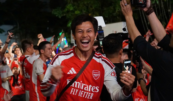 Diễn viên 'Mưa đỏ' thẫn thờ vì Arsenal bại trận!- Ảnh 1. Diễn viên 'Mưa đỏ' thẫn thờ vì Arsenal bại trận!- Ảnh 1.