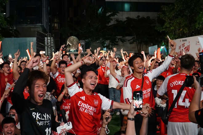 Diễn viên 'Mưa đỏ' thẫn thờ vì Arsenal bại trận!- Ảnh 2. Diễn viên 'Mưa đỏ' thẫn thờ vì Arsenal bại trận!- Ảnh 2.