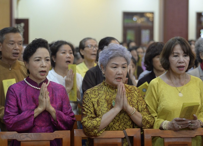 Trang nghi&ecirc;m đại lễ Phật đản tại ch&ugrave;a Qu&aacute;n Sứ- Ảnh 4.