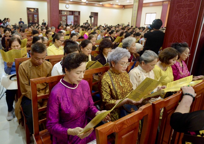Trang nghi&ecirc;m đại lễ Phật đản tại ch&ugrave;a Qu&aacute;n Sứ- Ảnh 3.