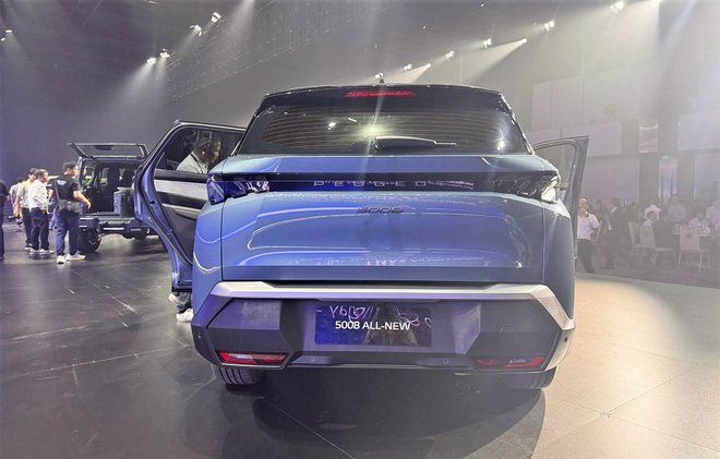 Giá gần 1,4 tỉ Peugeot 5008 mới có gì cạnh tranh ở nhóm SUV, crossover gia đình? - Ảnh 4.