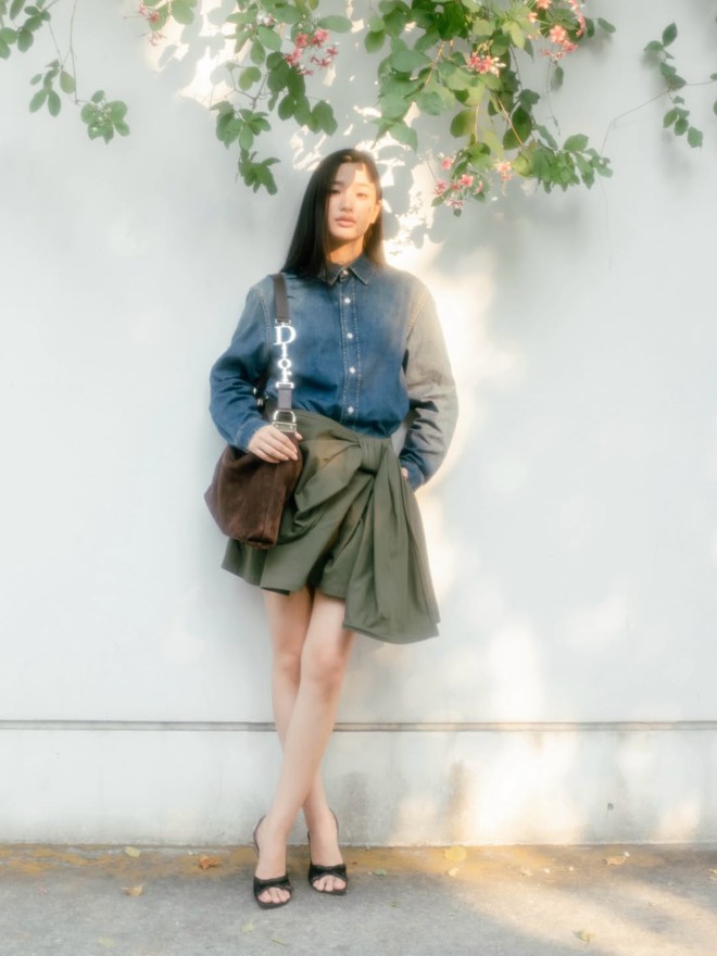 Sức hấp dẫn của áo sơ mi denim: Tối giản nhưng 'chất'- Ảnh 4.