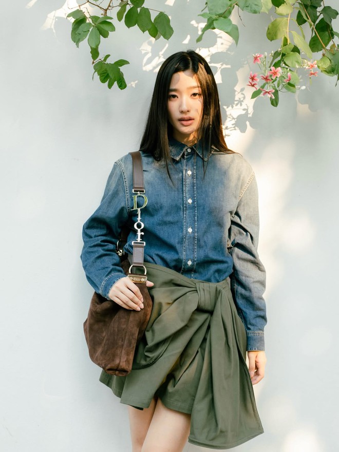 Sức hấp dẫn của áo sơ mi denim: Tối giản nhưng 'chất'- Ảnh 3.