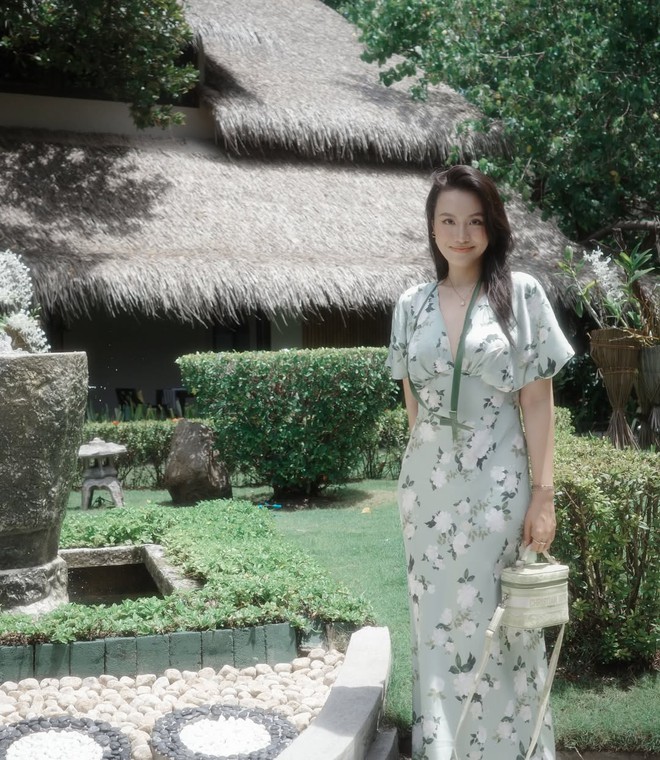 Váy hoa và bảng màu tươi sáng mang đến vẻ ngoài dịu mắt- Ảnh 5.