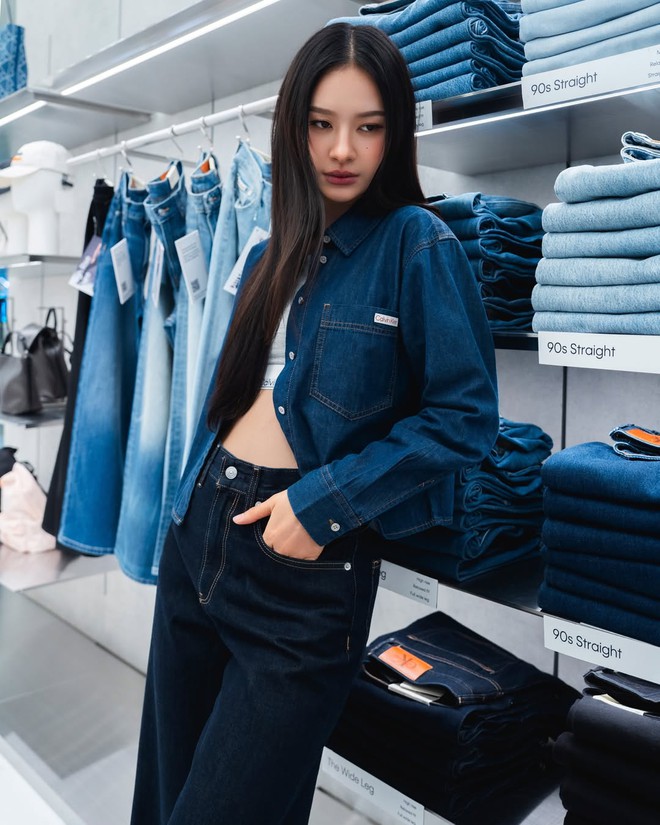 Sức hấp dẫn của áo sơ mi denim: Tối giản nhưng 'chất'- Ảnh 2.