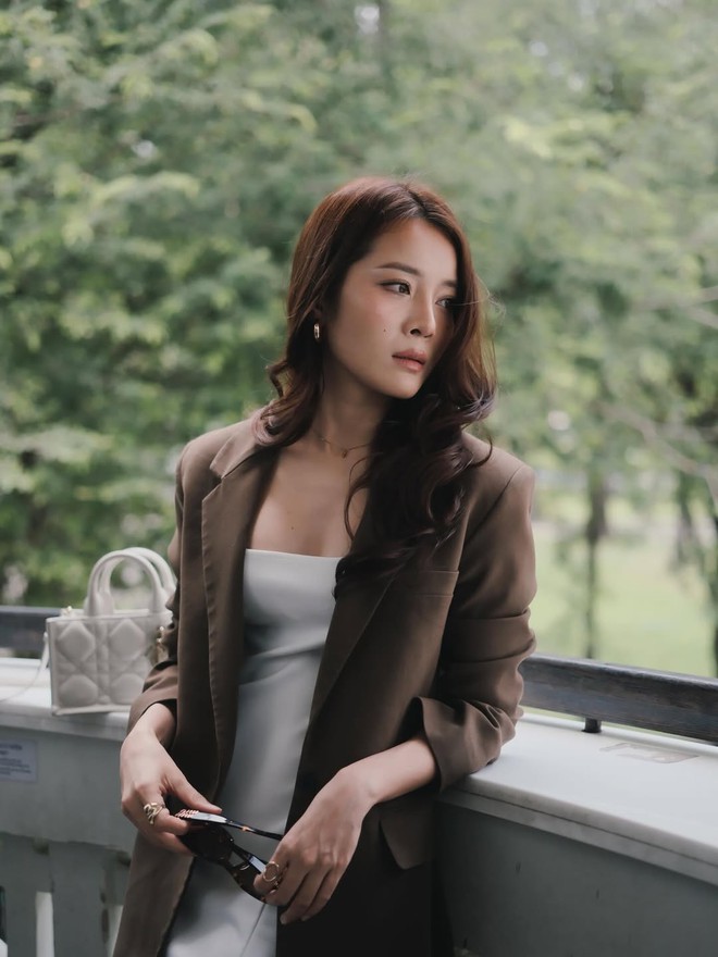 Mặc đẹp dễ dàng hơn cùng những bản phối với áo blazer- Ảnh 4. Mặc đẹp dễ dàng hơn cùng những bản phối với áo blazer- Ảnh 4.