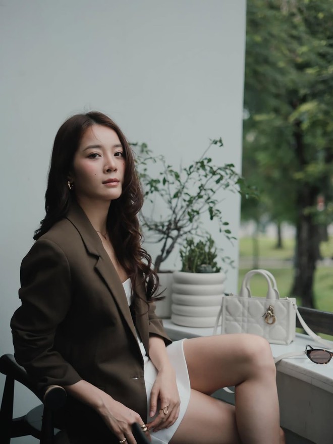Mặc đẹp dễ dàng hơn cùng những bản phối với áo blazer- Ảnh 3. Mặc đẹp dễ dàng hơn cùng những bản phối với áo blazer- Ảnh 3.
