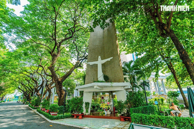 Nh&agrave; thờ Đồng Tiến 'kh&ocirc;ng cột' ở TP.HCM, dấu ấn người thiết kế Dinh Độc Lập- Ảnh 4.