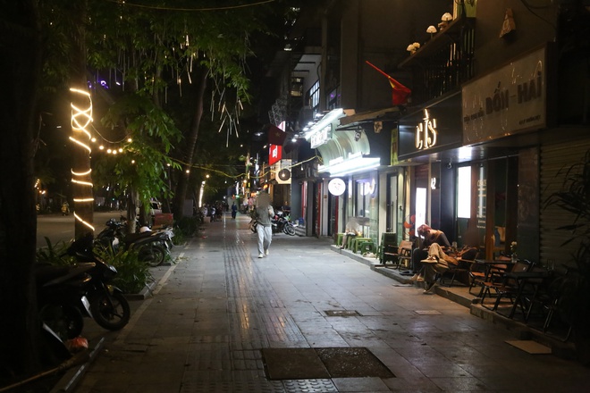H&agrave; Nội 'siết' vỉa h&egrave;, người d&acirc;n mong c&oacute; cơ chế thu&ecirc; v&igrave; doanh thu 'lao dốc' - Ảnh 2.