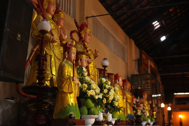 Chùa cổ hơn 200 năm ở TP.HCM: Vua Thành Thái ban sắc, gắn đại gia 'nhì Phương'- Ảnh 8. Chùa cổ hơn 200 năm ở TP.HCM: Vua Thành Thái ban sắc, gắn đại gia 'nhì Phương'- Ảnh 8.
