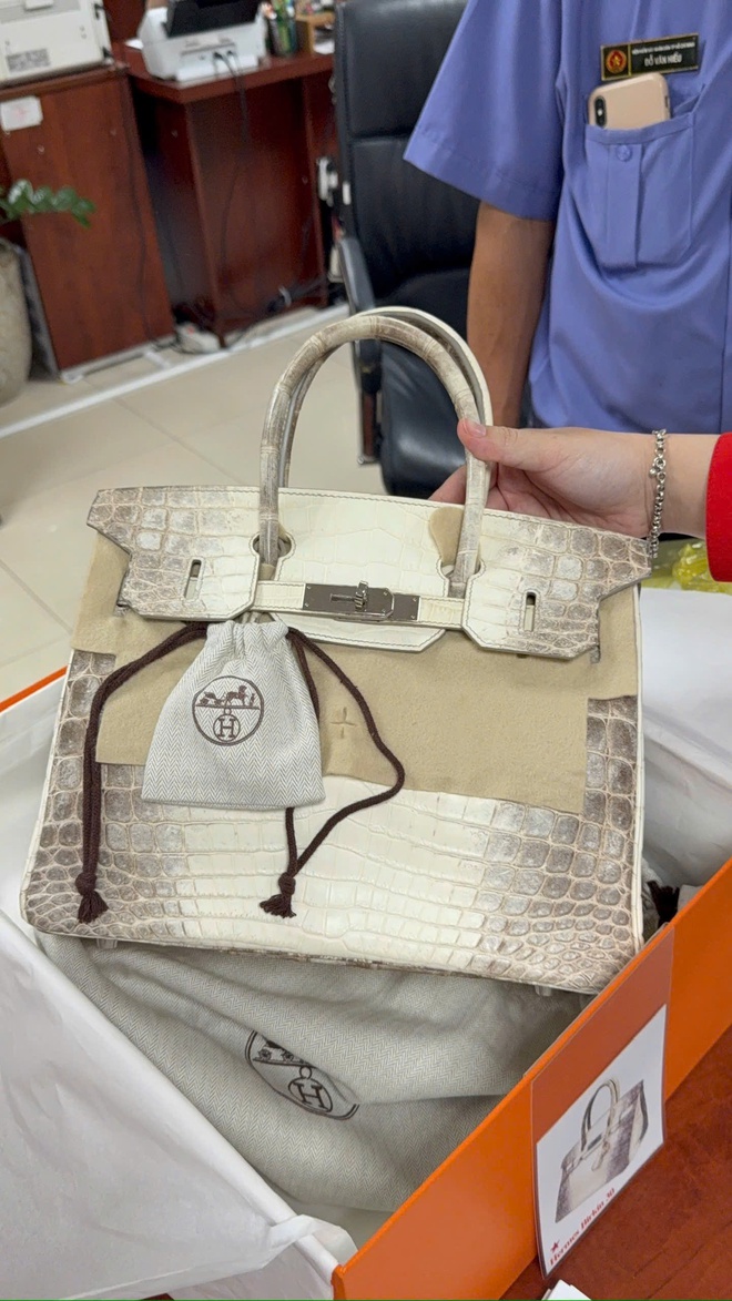 Đấu gi&aacute; trực tuyến 2 t&uacute;i HERMES của b&agrave; Trương Mỹ Lan - Ảnh 2.