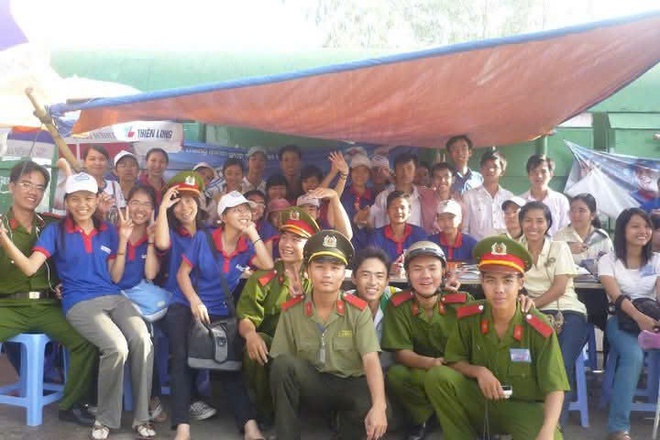 Từ những cổng trường m&ugrave;a thi, biết bao người trẻ đ&atilde; lớn l&ecirc;n bằng l&ograve;ng tử tế  - Ảnh 10.