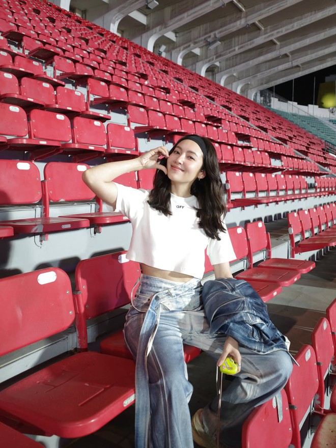Phối đồ với áo crop top giúp nàng khoe dáng đầy cuốn hút - Ảnh 4.