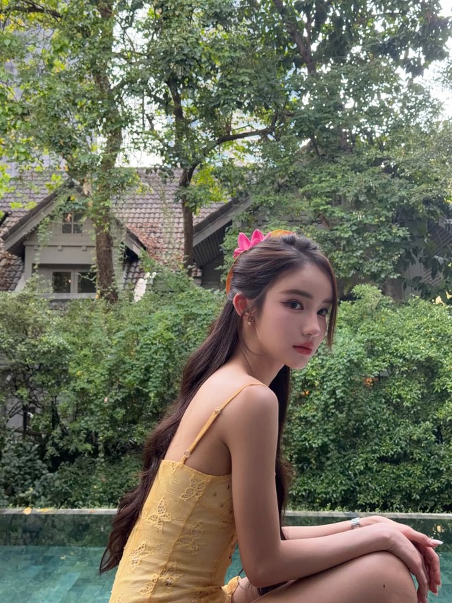 Tạo dấu ấn riêng trong phong cách ngày nắng với gam màu vàng- Ảnh 7. Tạo dấu ấn riêng trong phong cách ngày nắng với gam màu vàng- Ảnh 7.