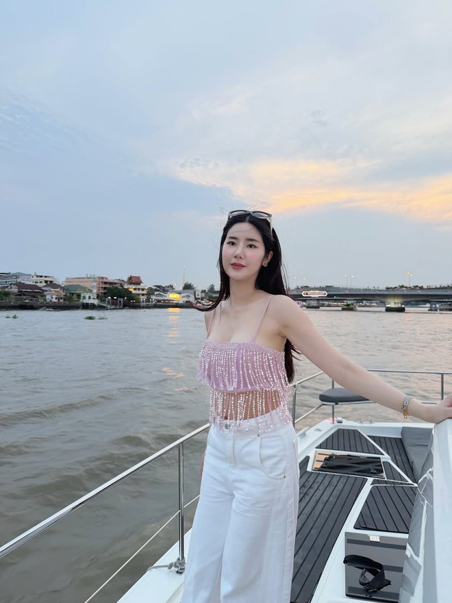 Phối đồ với áo crop top giúp nàng khoe dáng đầy cuốn hút - Ảnh 8.