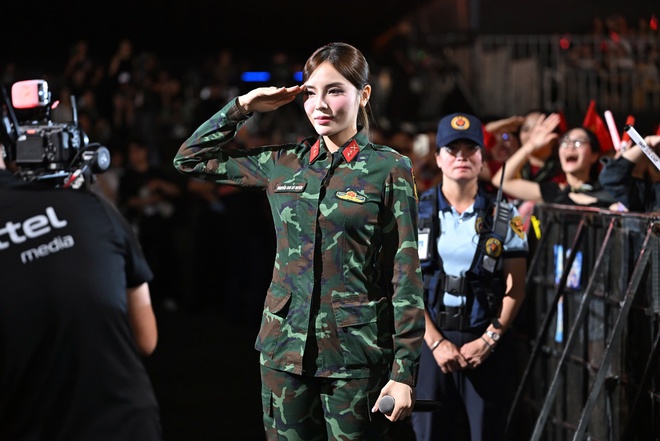 Xe tăng T-54B 'gặp gỡ' khán giả trên sân khấu 'Sao nhập ngũ Concert 2026'- Ảnh 10. Xe tăng T-54B 'gặp gỡ' khán giả trên sân khấu 'Sao nhập ngũ Concert 2026'- Ảnh 10.