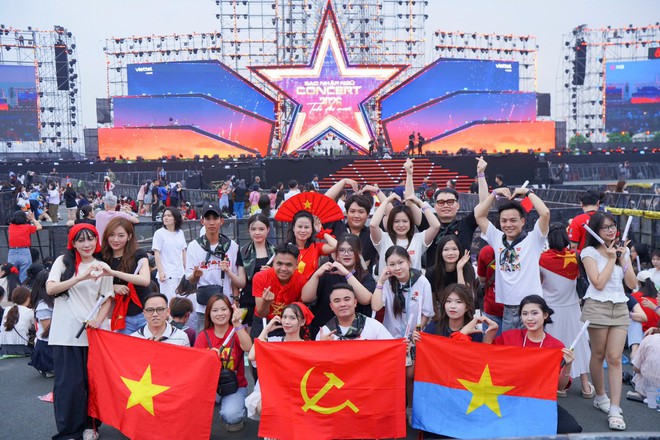 Xe tăng T-54B 'gặp gỡ' khán giả trên sân khấu 'Sao nhập ngũ Concert 2026'- Ảnh 13. Xe tăng T-54B 'gặp gỡ' khán giả trên sân khấu 'Sao nhập ngũ Concert 2026'- Ảnh 13.