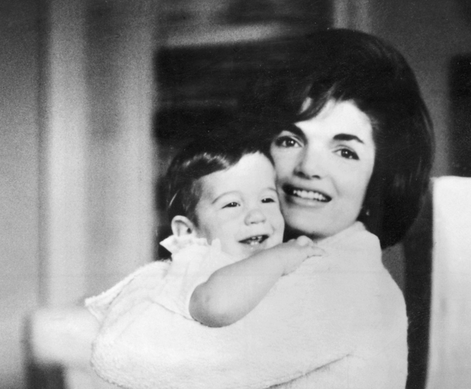 V&igrave; sao Đệ nhất phu nh&acirc;n Mỹ coi Madonna l&agrave; 'vết nhơ' của gia tộc Kennedy?- Ảnh 3.