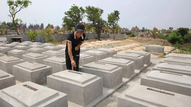 Người đi tìm mái nhà cho những linh hồn vô danh - Ảnh 3.