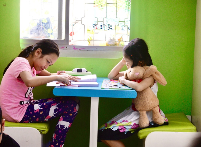 Hoạt động hè miễn phí cho trẻ ở TP.HCM: Trẻ yêu sách hơn khi đến nơi này - Ảnh 8.