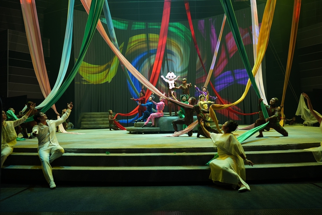 'Mơ show' mở màn hoành tráng, mãn nhãn tại rạp xiếc 'nghìn tỉ' mới của TP.HCM - Ảnh 2.