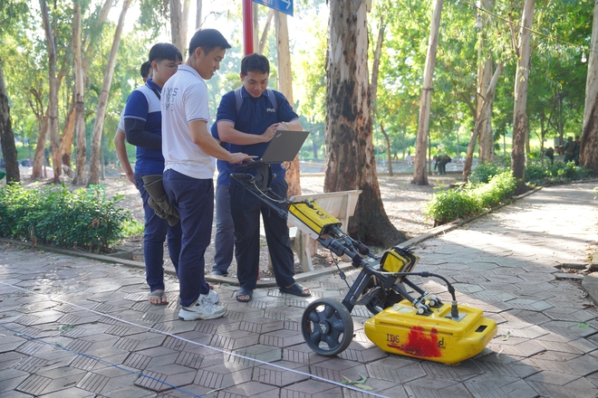 Dùng radar xuyên đất tìm mộ liệt sĩ tại Công viên Lê Thị Riêng- Ảnh 6.