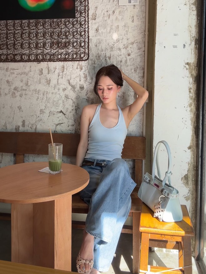 Thiết kế cổ yếm thoáng nhẹ, phù hợp với những ngày hè nắng nóng- Ảnh 1.