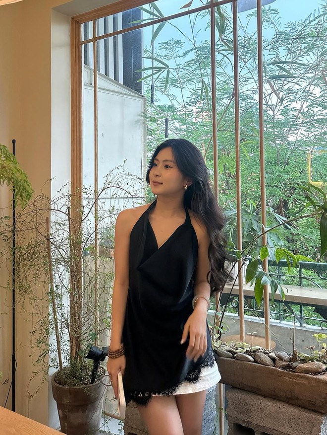 Thiết kế cổ yếm thoáng nhẹ, phù hợp với những ngày hè nắng nóng- Ảnh 8.