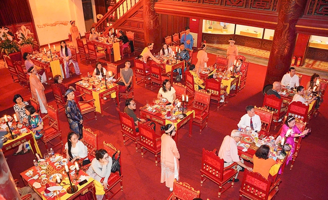 Đ&aacute;nh thức ho&agrave;ng cung huyền ảo- Ảnh 6.