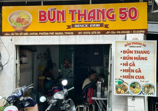 Quán bún thang bình dân trứ danh TP.HCM, truyền 3 đời: Nguồn gốc tên gọi từ đâu? - Ảnh 2.