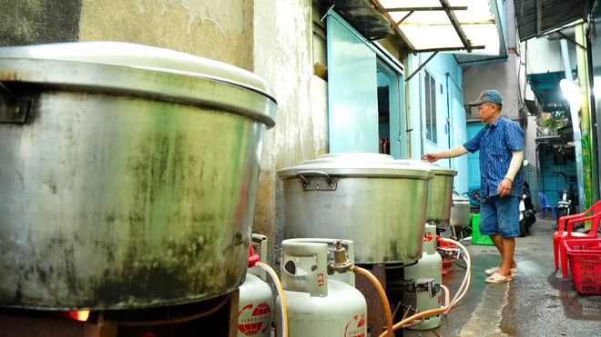 Hẻm bánh ú tro đỏ lửa, giữ hồn Tết Đoan Ngọ suốt hơn nửa thế kỷ - Ảnh 5.