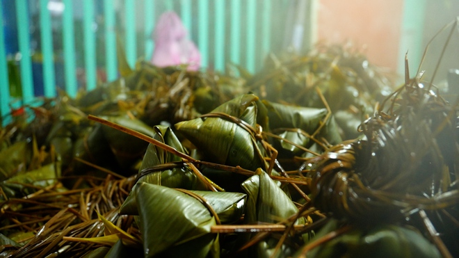 Hẻm bánh ú tro đỏ lửa, giữ hồn Tết Đoan Ngọ suốt hơn nửa thế kỷ - Ảnh 12.