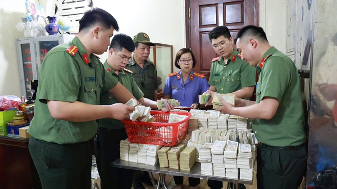 Quản lý đền Kỳ Cùng chỉ đạo cấp dưới rút ruột hàng tỉ đồng công đức- Ảnh 2. Quản lý đền Kỳ Cùng chỉ đạo cấp dưới rút ruột hàng tỉ đồng công đức- Ảnh 2.