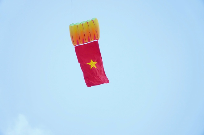 Những cánh diều khổng lồ hút hàng ngàn người đến biển Quy Nhơn- Ảnh 16. Những cánh diều khổng lồ hút hàng ngàn người đến biển Quy Nhơn- Ảnh 16.