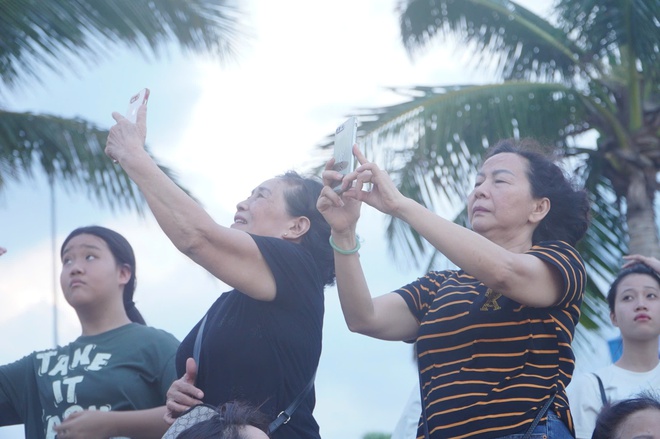 Những cánh diều khổng lồ hút hàng ngàn người đến biển Quy Nhơn- Ảnh 11. Những cánh diều khổng lồ hút hàng ngàn người đến biển Quy Nhơn- Ảnh 11.