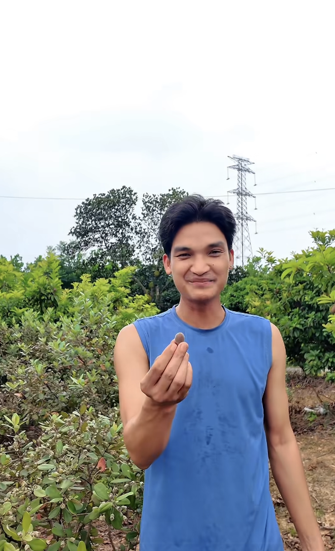 Vườn trái cây sum suê của Mạc Văn Khoa tại quê nhà - Ảnh 3.
