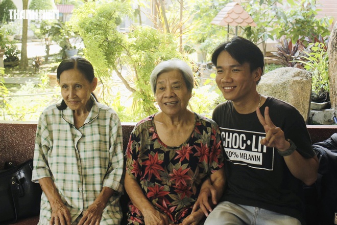 ‘Nhớ ghé thăm các cụ nha!’- Ảnh 5. ‘Nhớ ghé thăm các cụ nha!’- Ảnh 5.