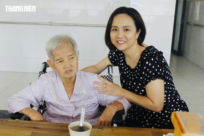 ‘Nhớ ghé thăm các cụ nha!’- Ảnh 4. ‘Nhớ ghé thăm các cụ nha!’- Ảnh 4.