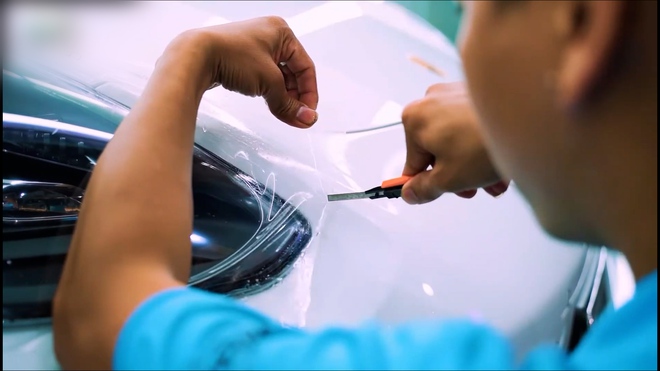 Nghề 'l&agrave;m đẹp' si&ecirc;u xe tiền tỉ: Một vết xước đ&aacute;nh đổi bằng cả gia t&agrave;i - Ảnh 4.