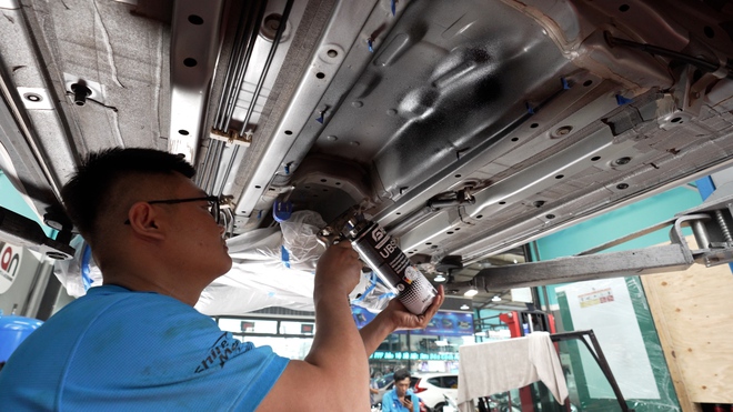 Nghề 'l&agrave;m đẹp' si&ecirc;u xe tiền tỉ: Một vết xước đ&aacute;nh đổi bằng cả gia t&agrave;i - Ảnh 2.
