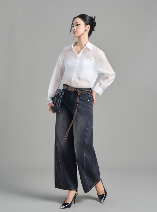 5 kiểu áo mặc với quần jeans mùa hè mát nhẹ, thời thượng- Ảnh 7. 5 kiểu áo mặc với quần jeans mùa hè mát nhẹ, thời thượng- Ảnh 7.